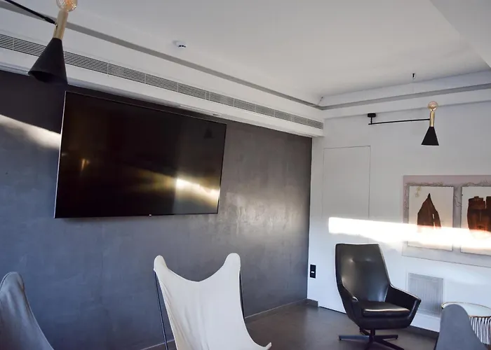 Adonis City Hotel