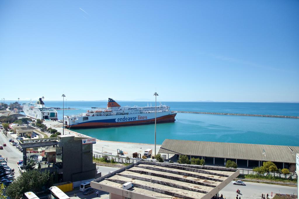 Adonis Hotel 3*