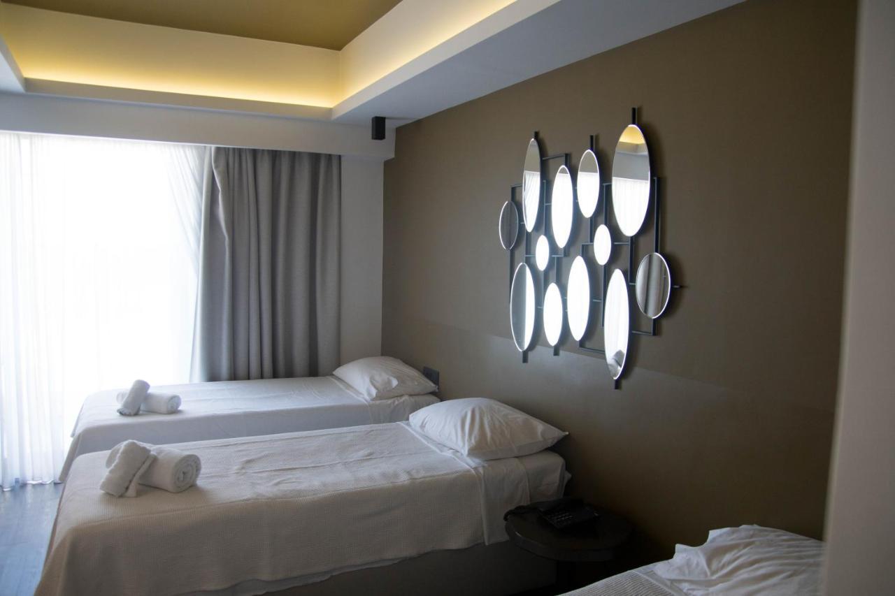 Adonis 3* Patras